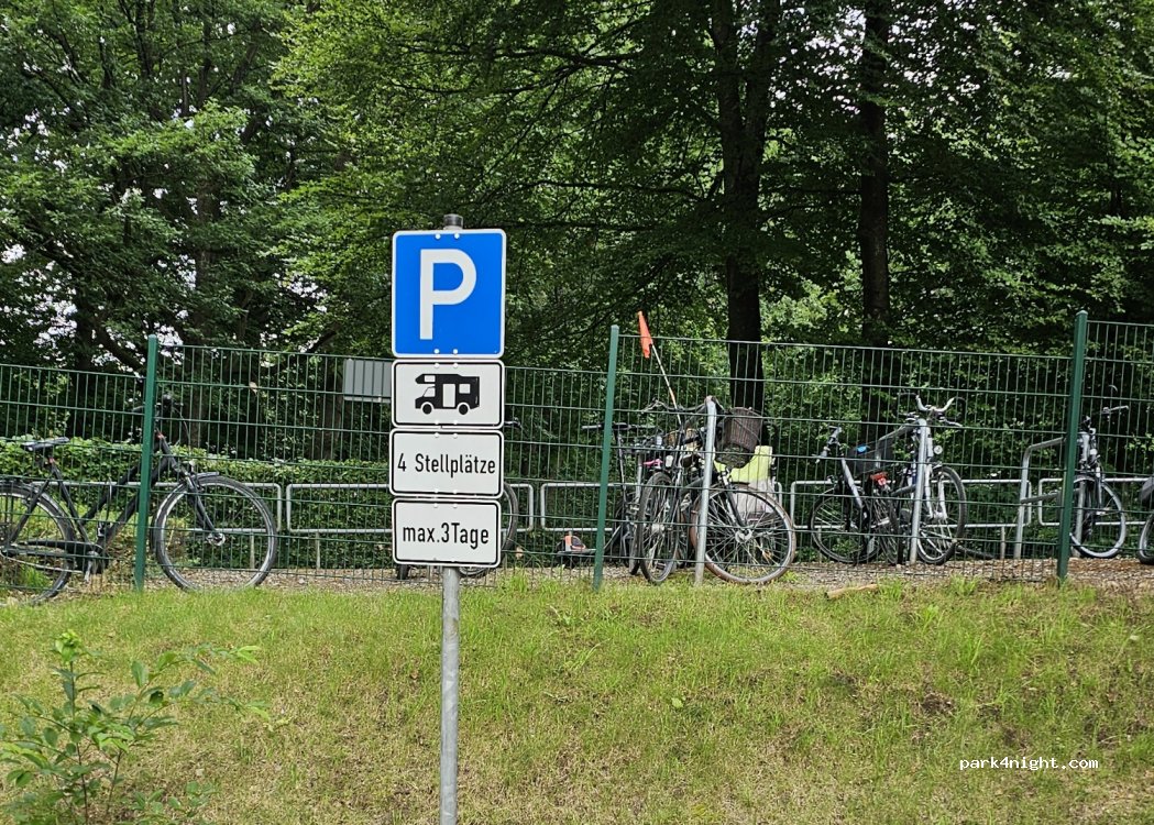 Wohnmobilstellplatz am Freizeitbad in Albersdorf/Holstein — foto