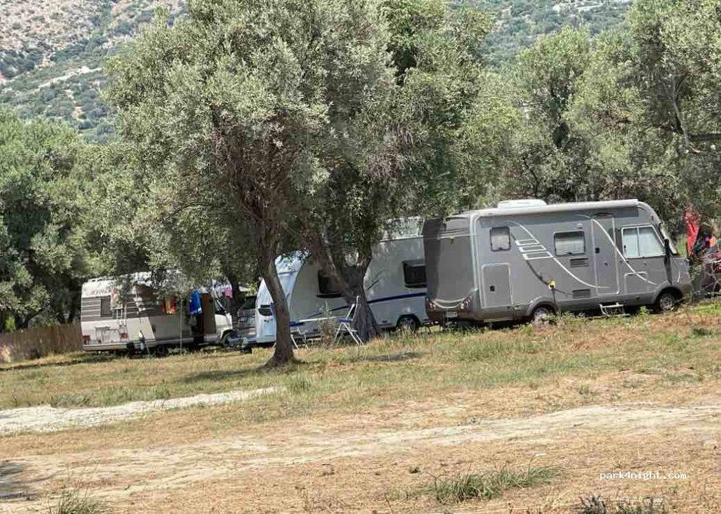 Borsh Olive Camping Caravan — foto 2