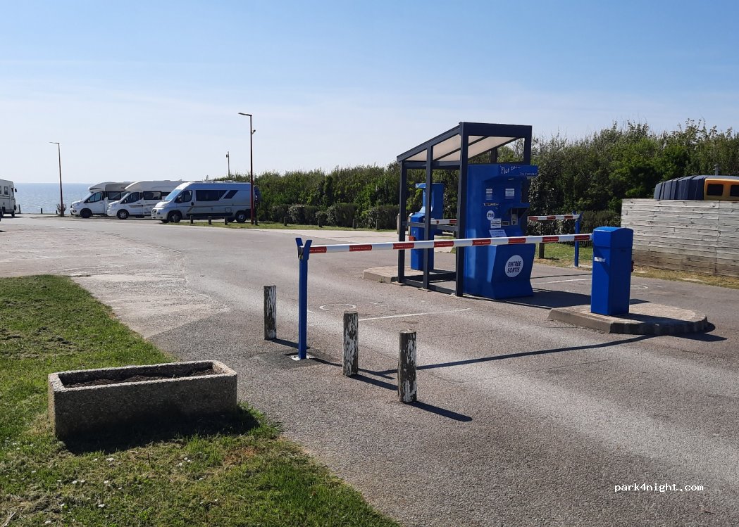 Aire camping-car Equihen — foto 2