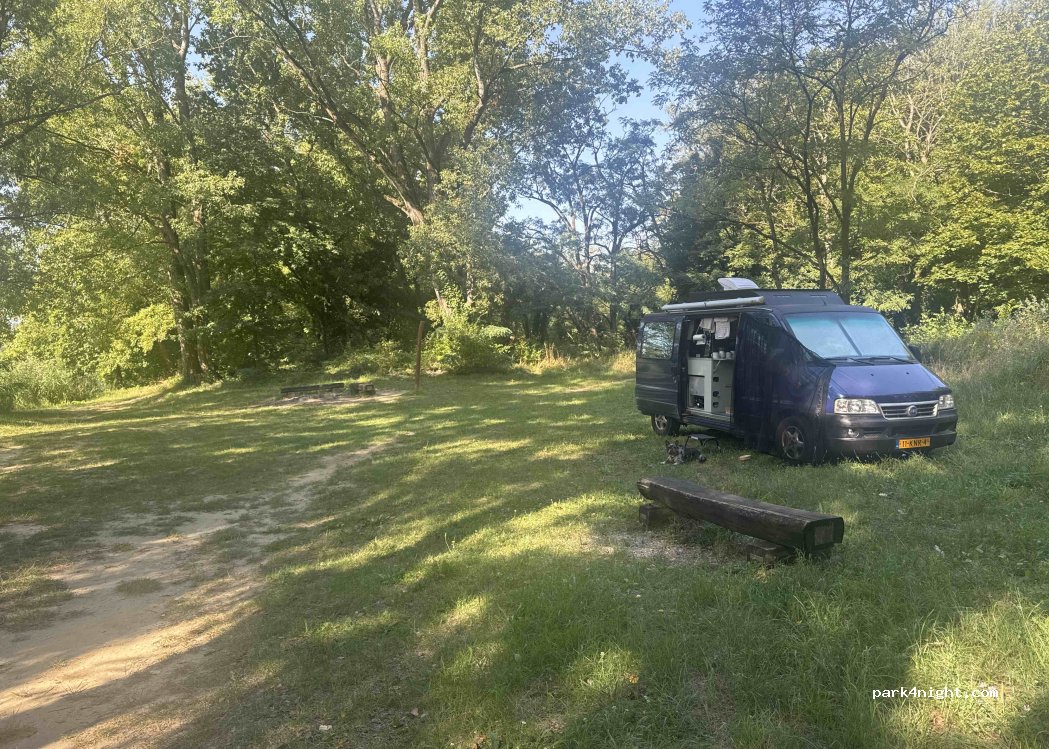(926 01) Sereď - Unnamed road — foto 4
