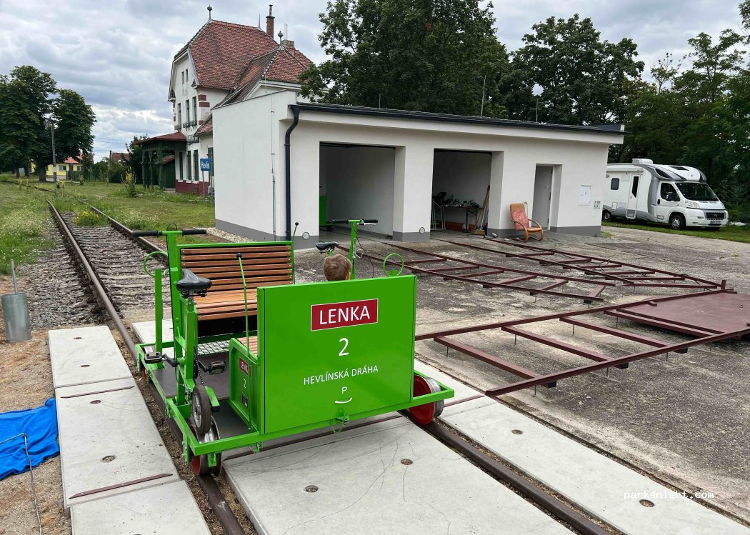 (671 69) Hevlín - — foto
