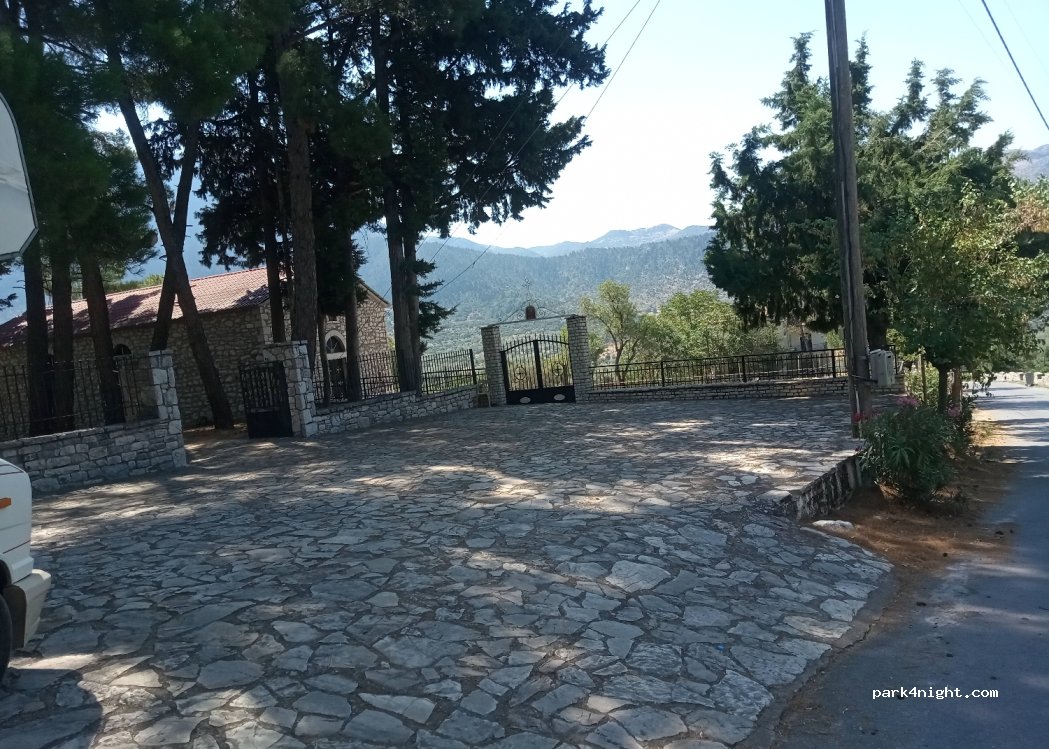 (250 07) Lycuria - Unnamed Road — foto