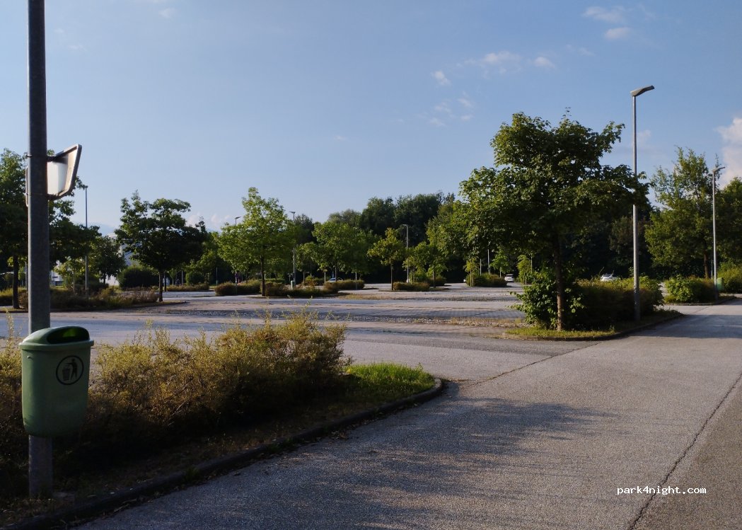 (9020) Klagenfurt am Wörthersee - Universitätsstraße — foto