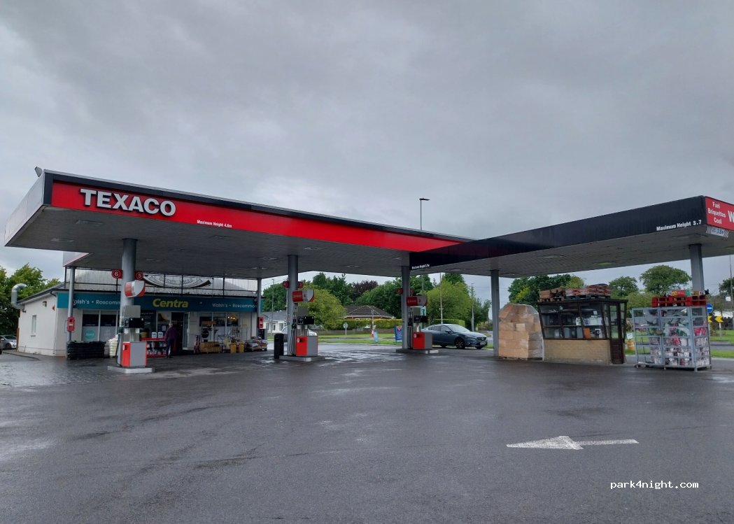 (F42 CD63) Roscommon - Castle Street — foto