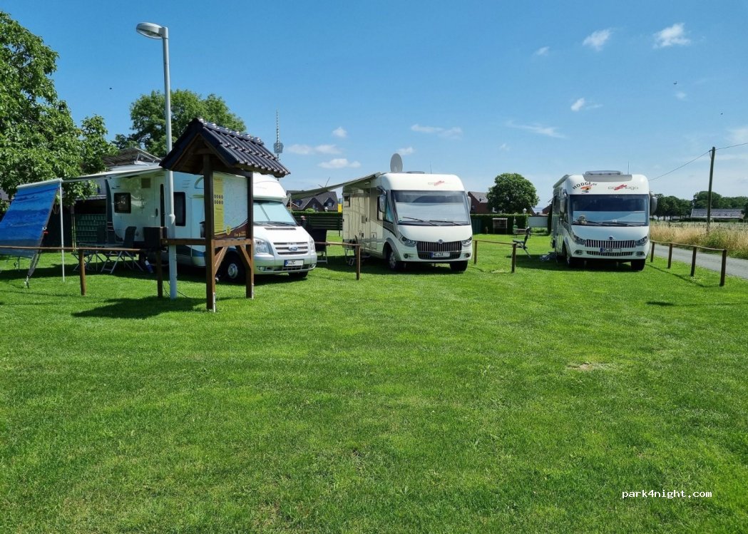 Wohnmobilstellplatz am Paradies — foto