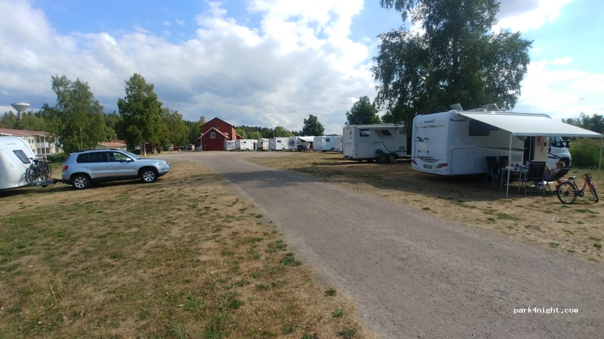 Husbil ställplats Lyrestad — foto