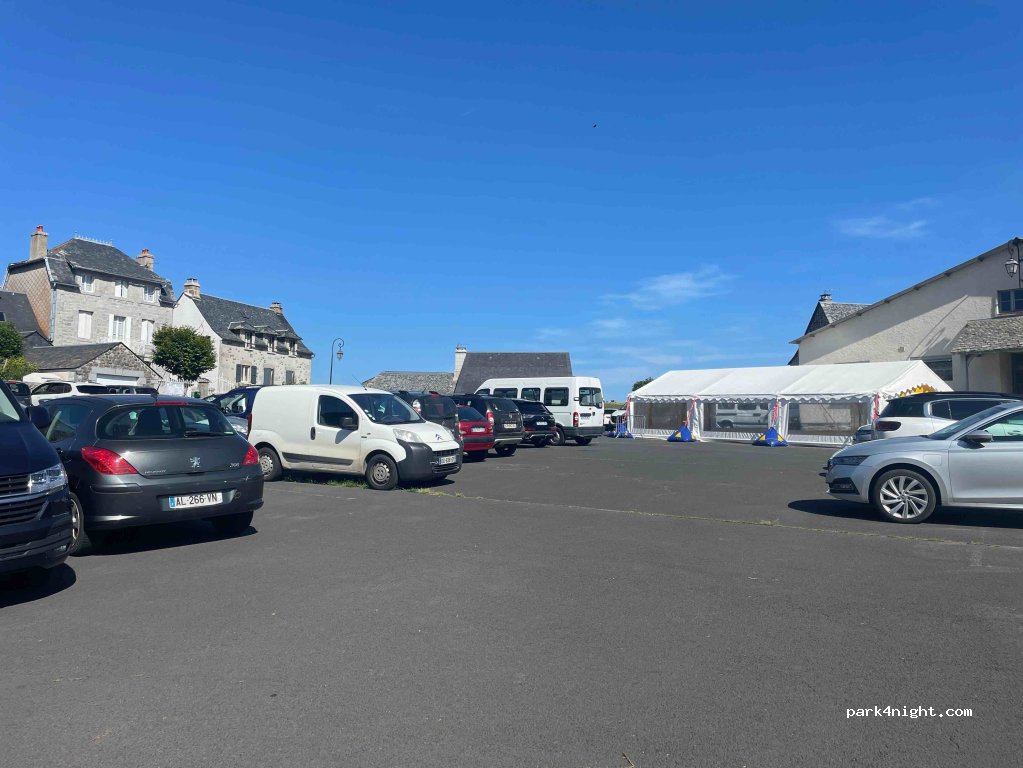 (15110) Saint-Urcize - 2 Place du Ters — foto