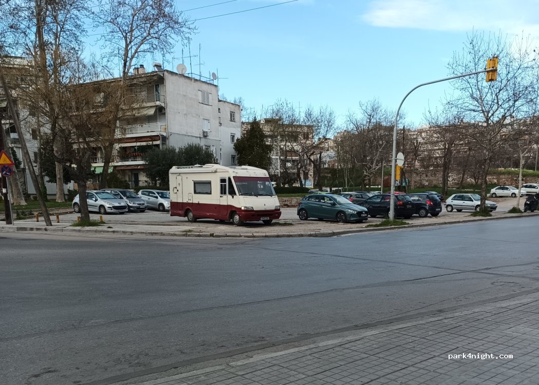 (546 29) Thessaloniki - 2 Εργατικές κατοικίες Πύλης Αξιού — foto