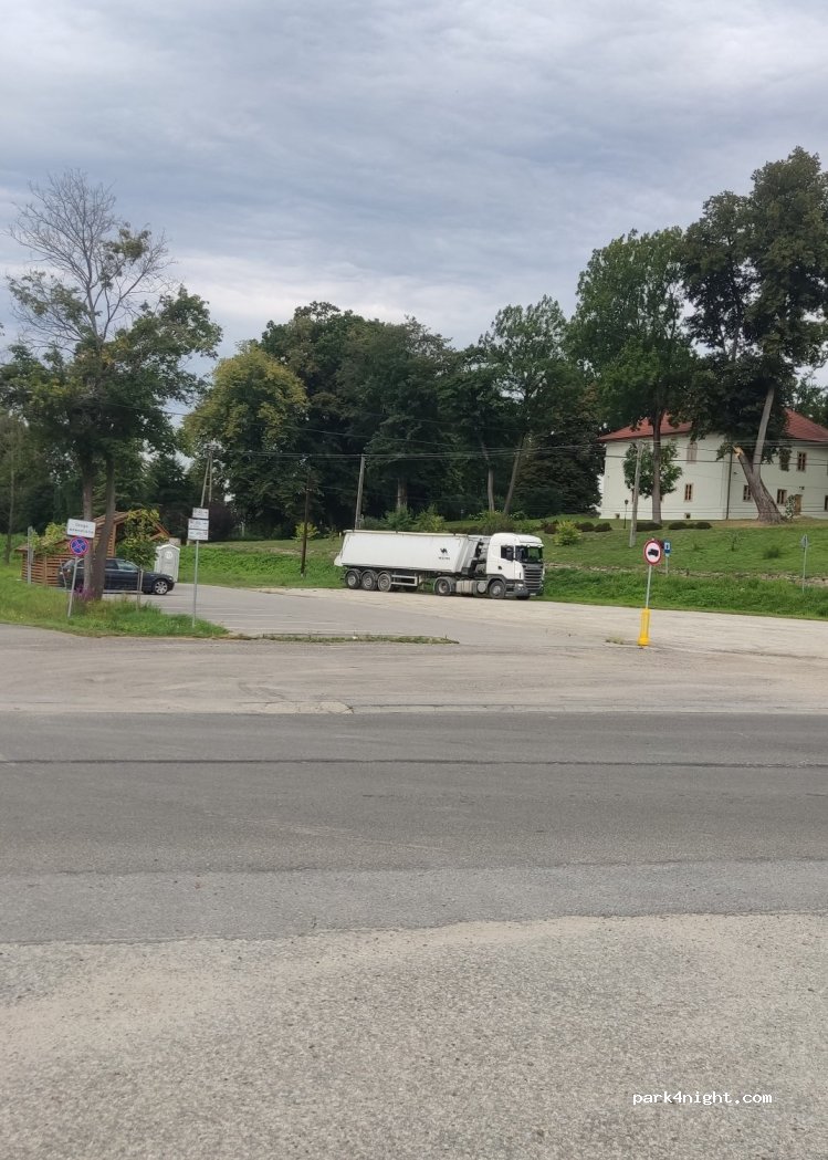 (38-124) Wiśniowa - Unnamed Road — foto