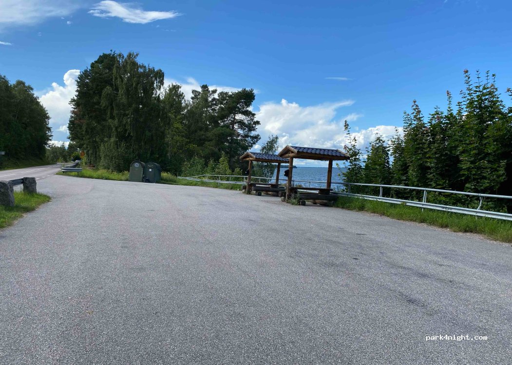 (643 95) Vingåker - 35 Högbackevägen — foto 3