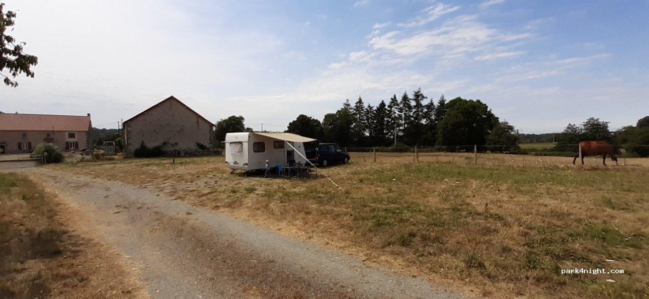 (87190) Magnac-Laval - La Grande Roche — foto