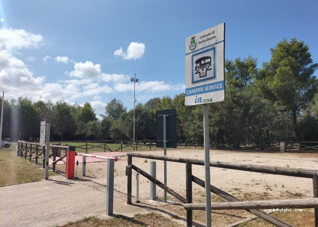 Area sosta Santa Giusta — foto