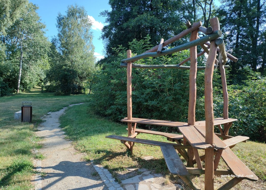 (664 58) Prace - 356 K rybníku — foto