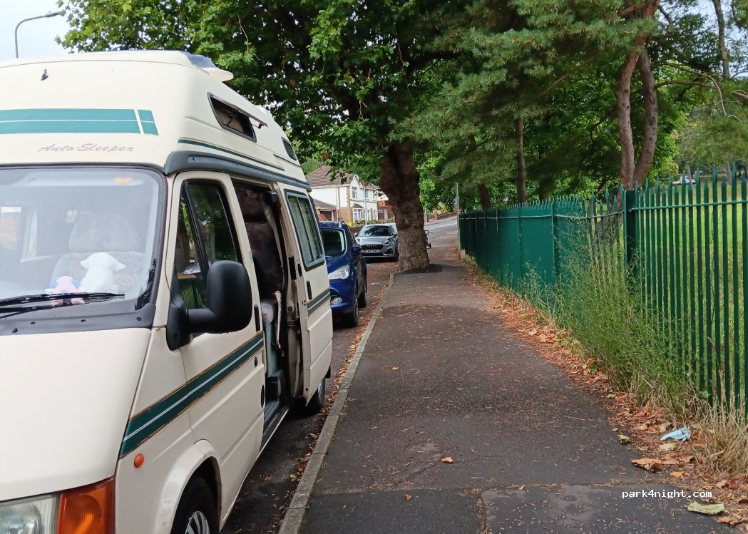 (CF62 6RN) Barry - 74 Romilly Park Road — foto