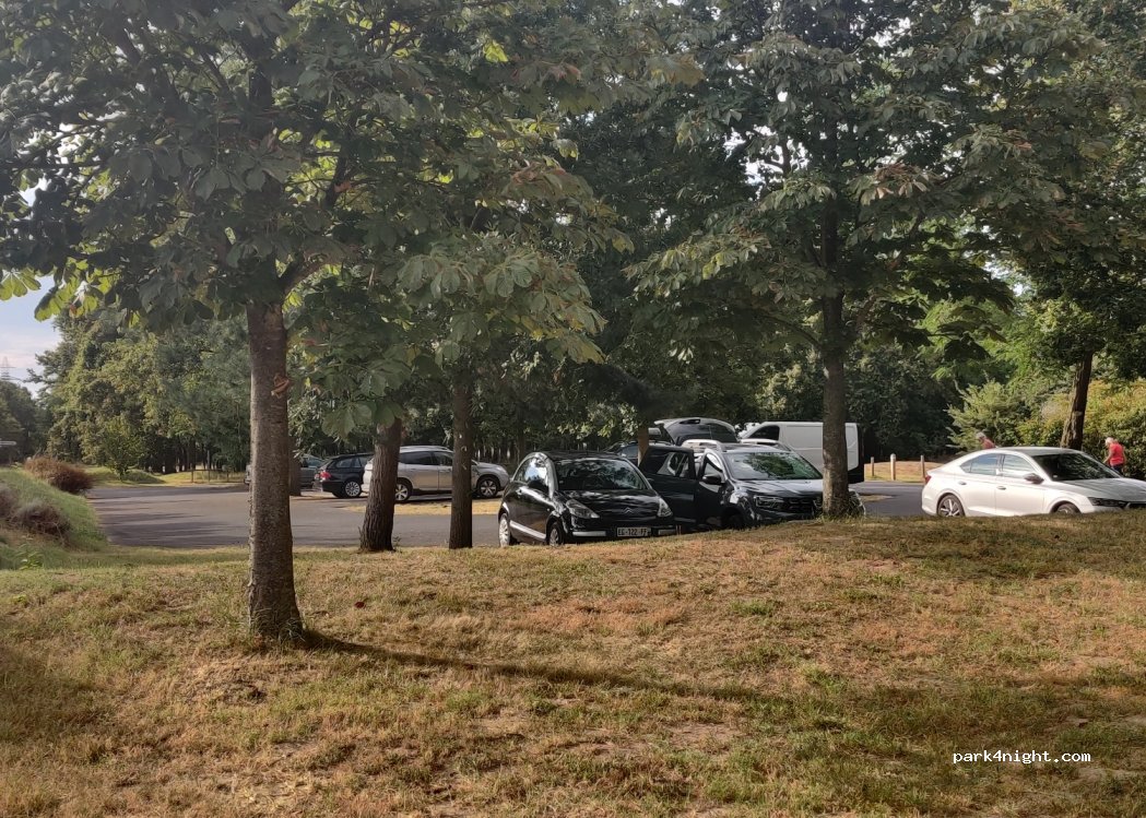 (37420) Avoine - 2 Place Alain Colas — foto