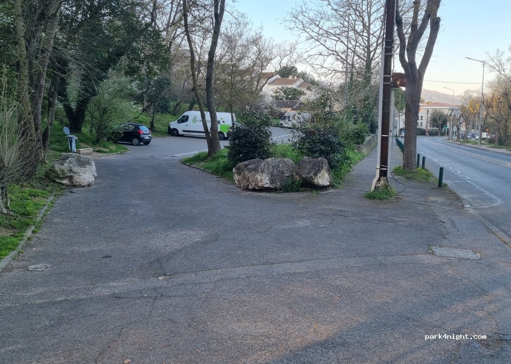 (13400) Aubagne - 608 Avenue du 21 Août 1944 — foto