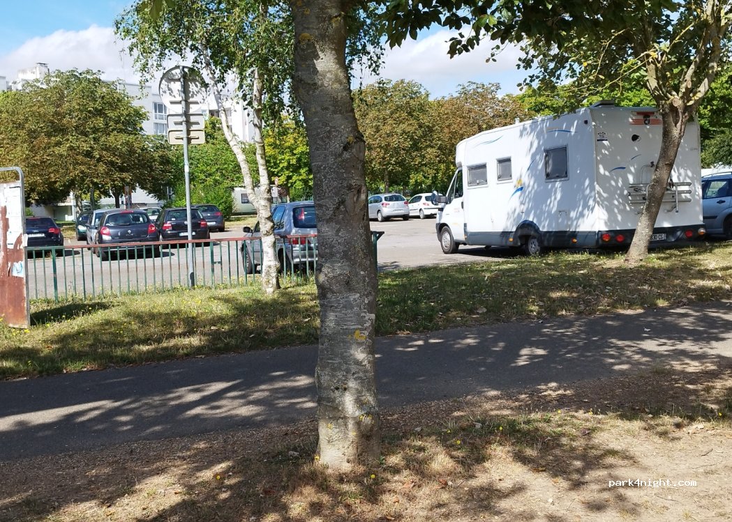 (28100) Dreux - Unnamed Road — foto 3