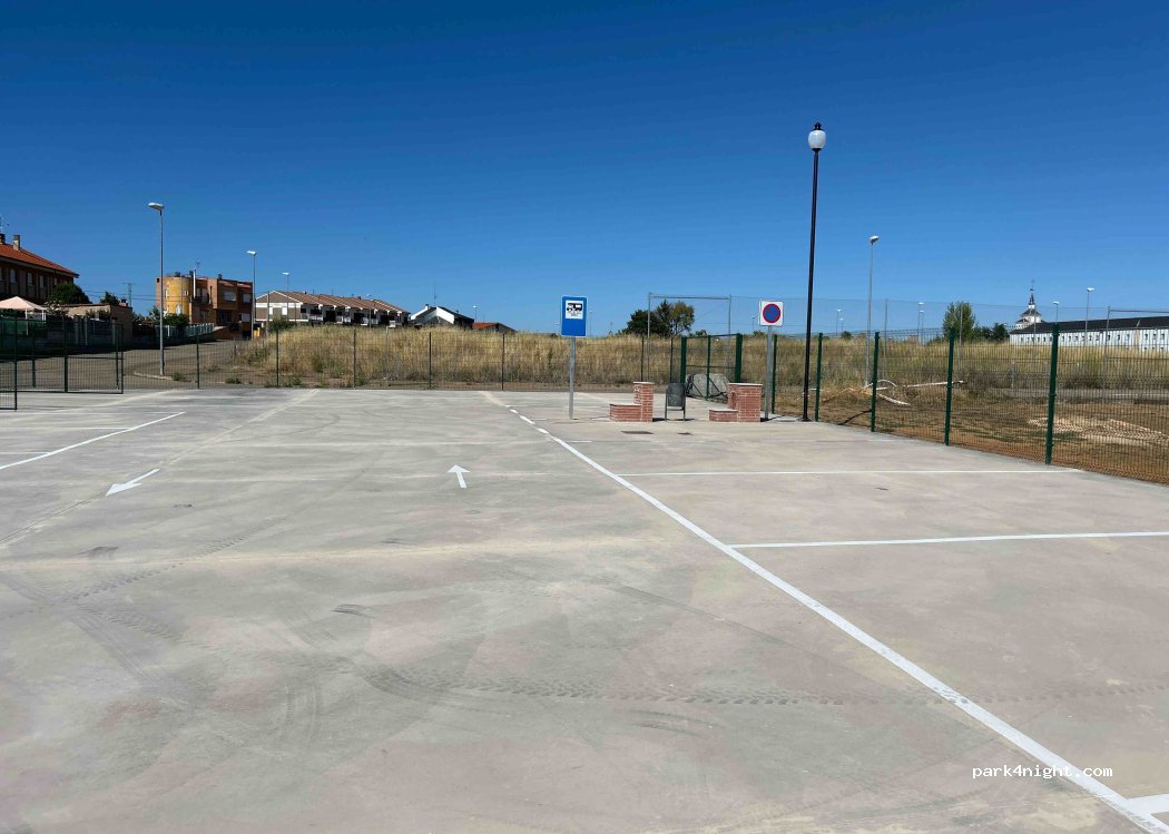 Area Sosta Autocaravanas La Bañeza — foto