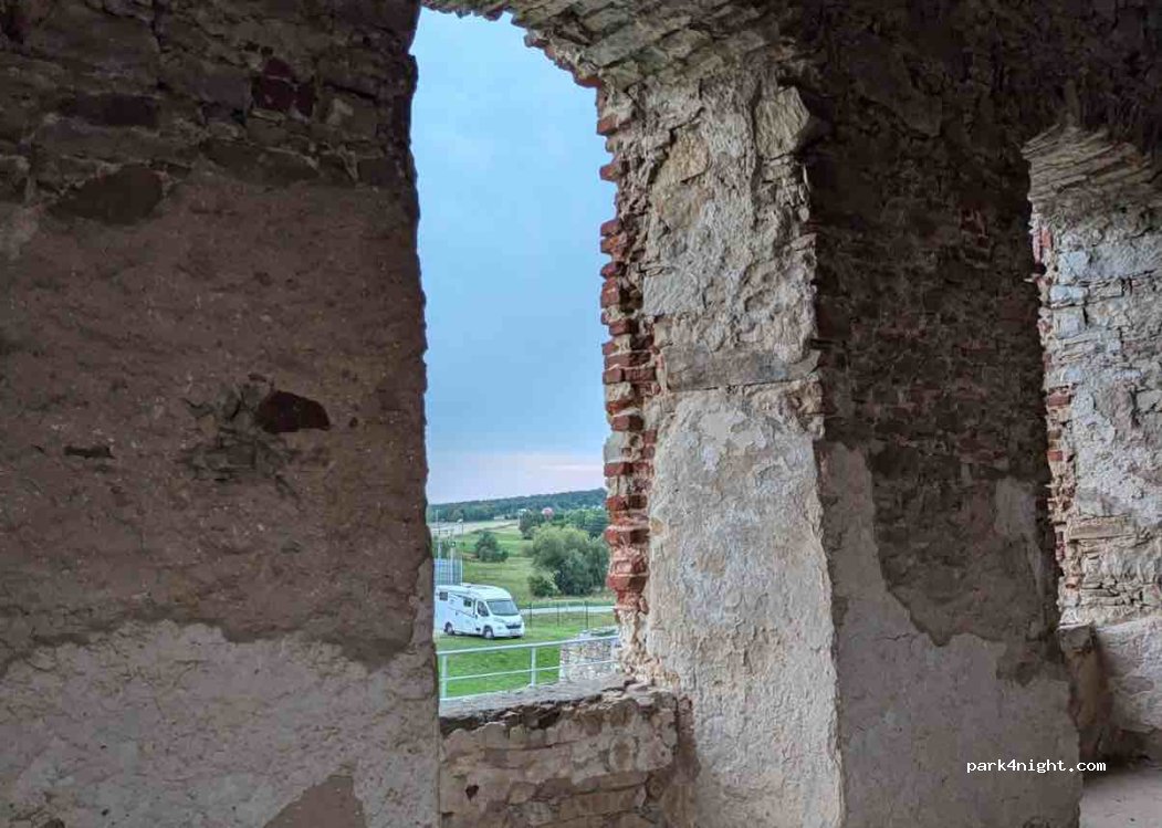 (27-570) Ujazd - 758 — foto