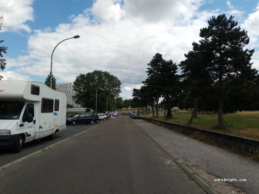 (33600) Pessac - 32 Avenue Léon Duguit — foto