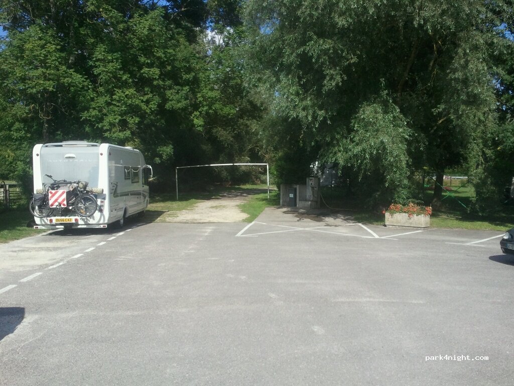 Aire de camping-cars Saint Mihiel — foto
