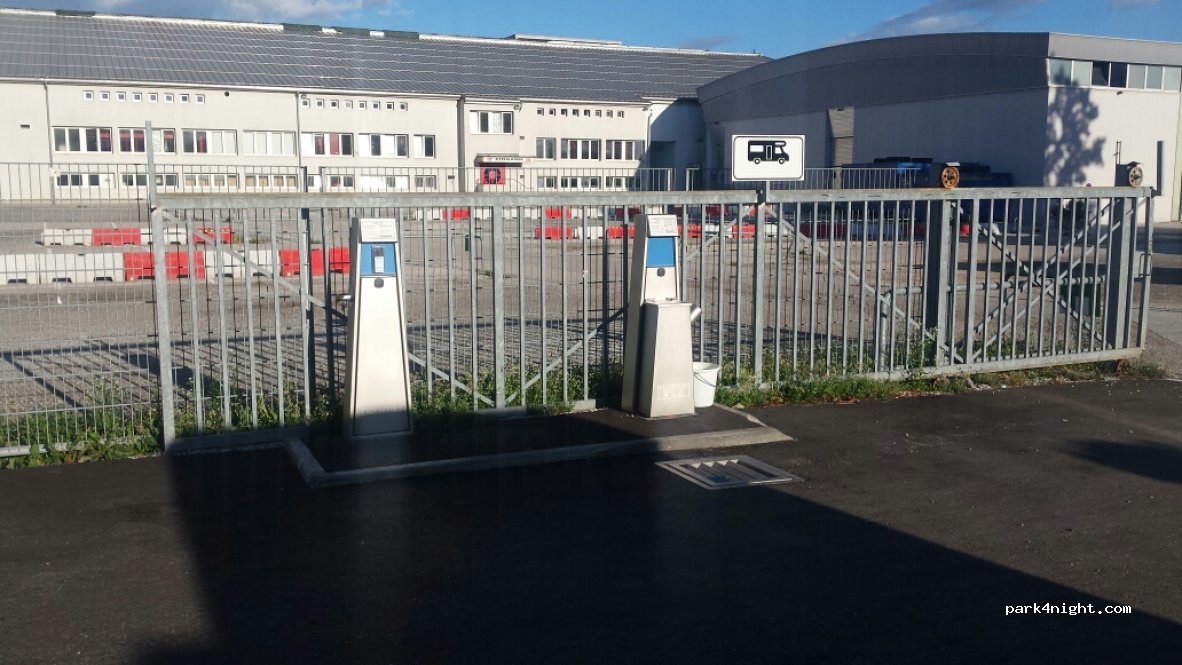 Parkplatz P1 Klagenfurter Messe — foto