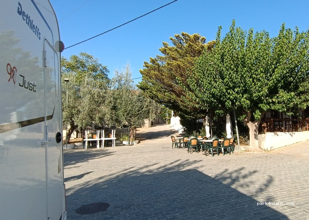 (814 01) Roussopouli - Unnamed Road — foto
