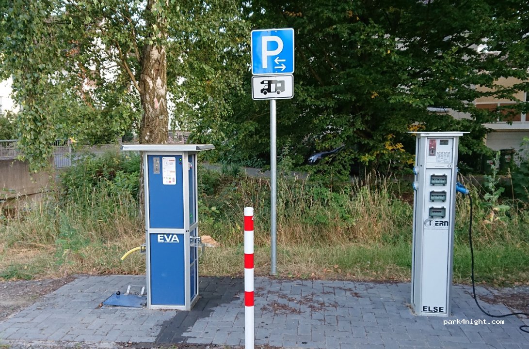 Wohnmobilstellplatz am Bürgerpark in Lich — foto