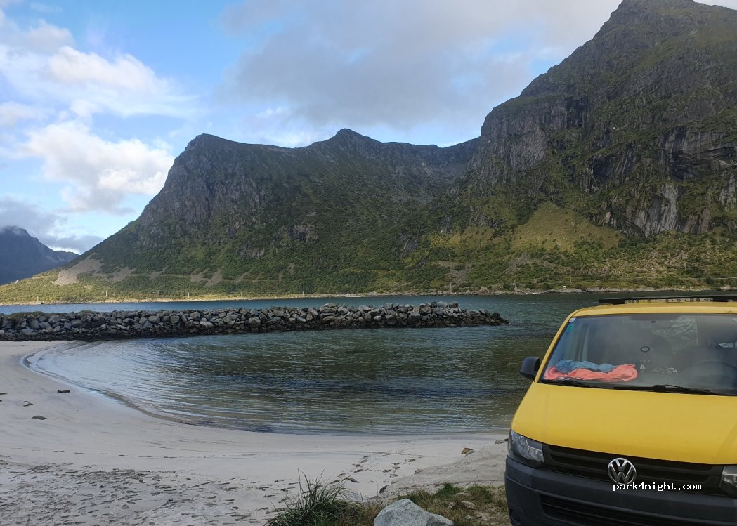 (8380) Flakstad - — foto