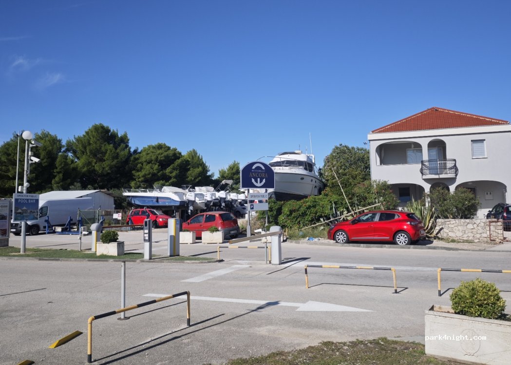 (22203) Rogoznica - 106 Miline ulica — foto