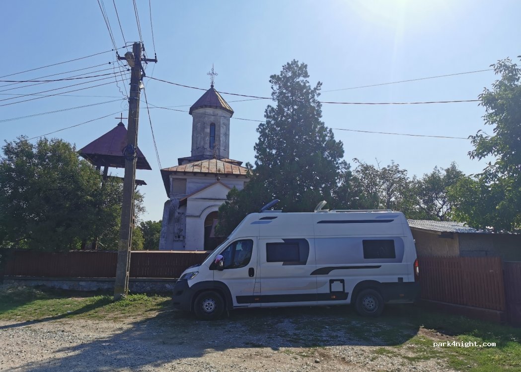 () Argineşti - DN6 — foto 2