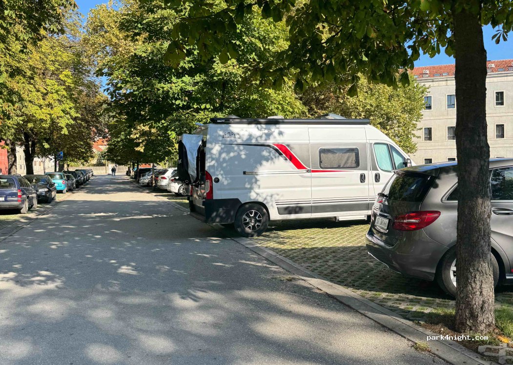 (21230) Sinj - 30 Ulica Alkarsko trkalište — foto