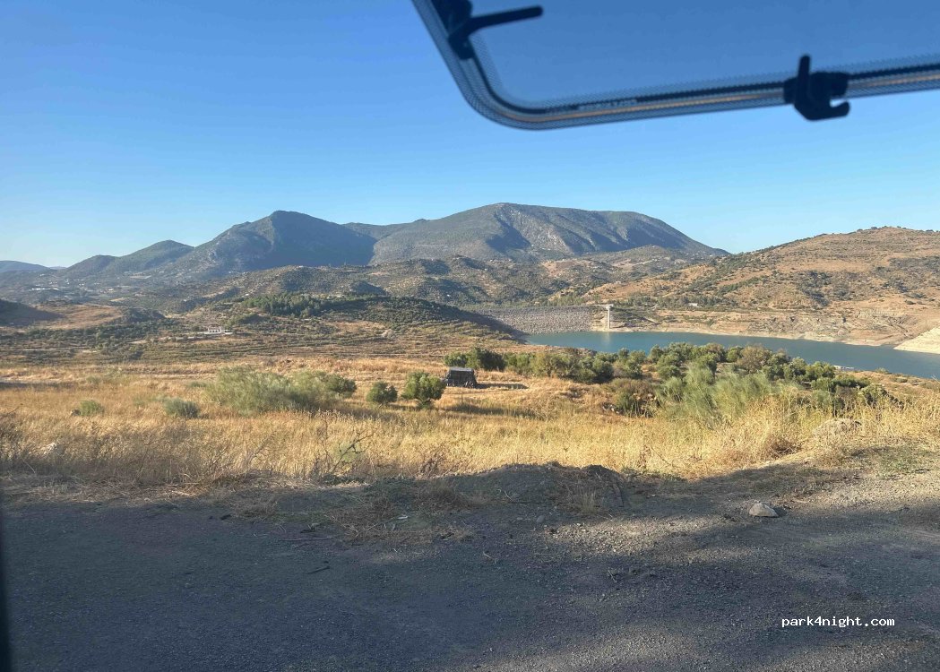 (11688) Zahara de la Sierra - 11 Avenida la Piscina — foto