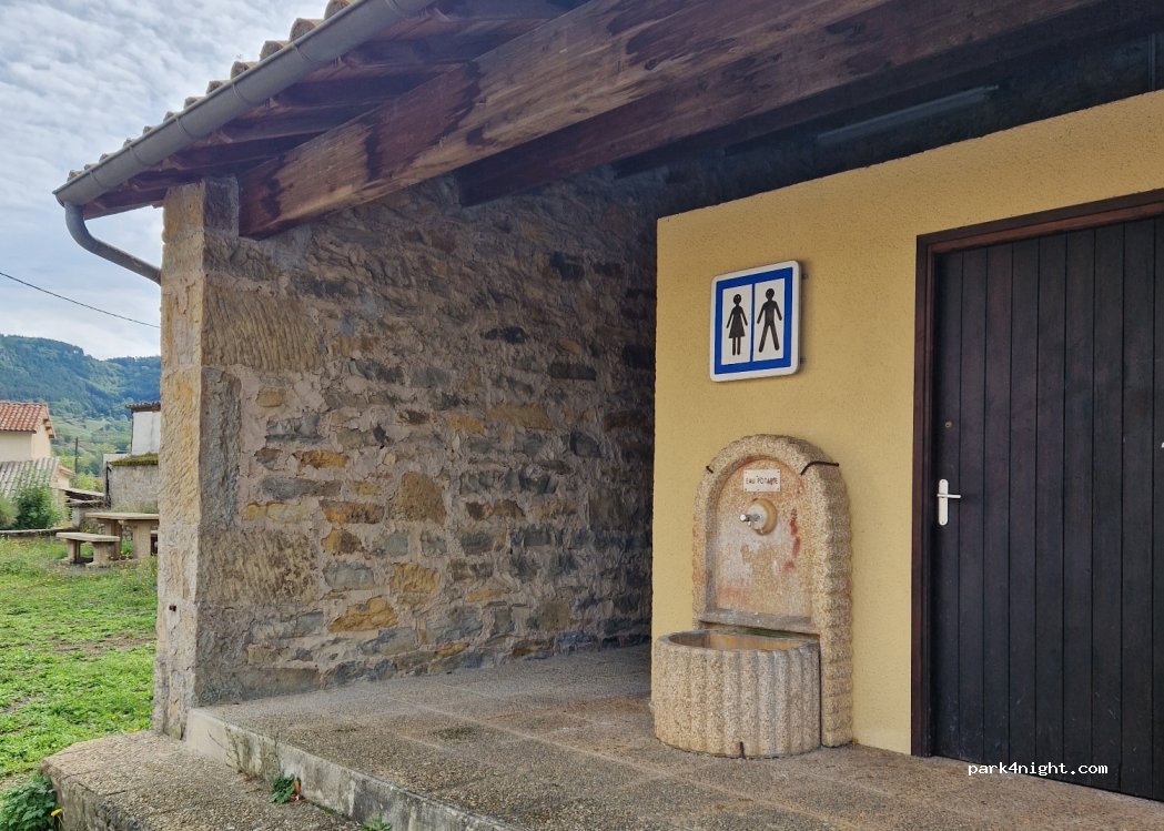 (12250) Roquefort-sur-Soulzon - 4 Rue Saint-Privat — foto