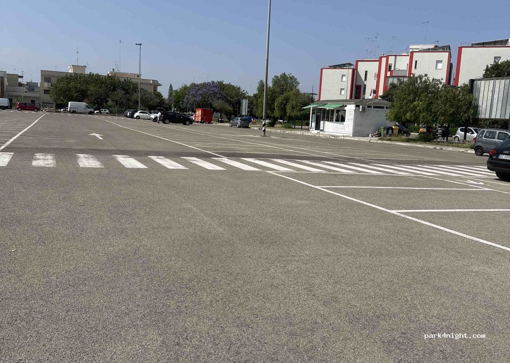 (73100) Lecce - 2 Via Domenico Tommaso Albanese — foto 4