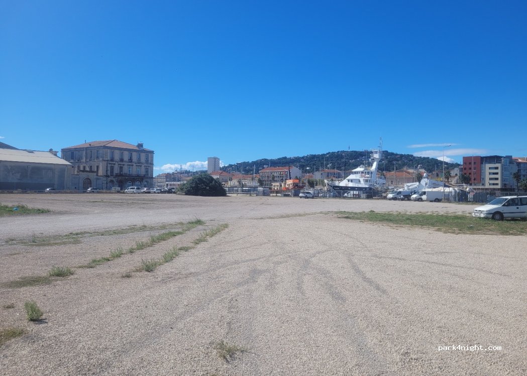 (34200) Sète - 9 Quai Paul Riquet — foto 2