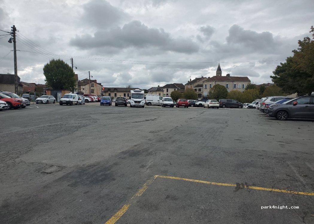 (87400) Saint-Léonard-de-Noblat - 10 Place du Champ de Mars — foto