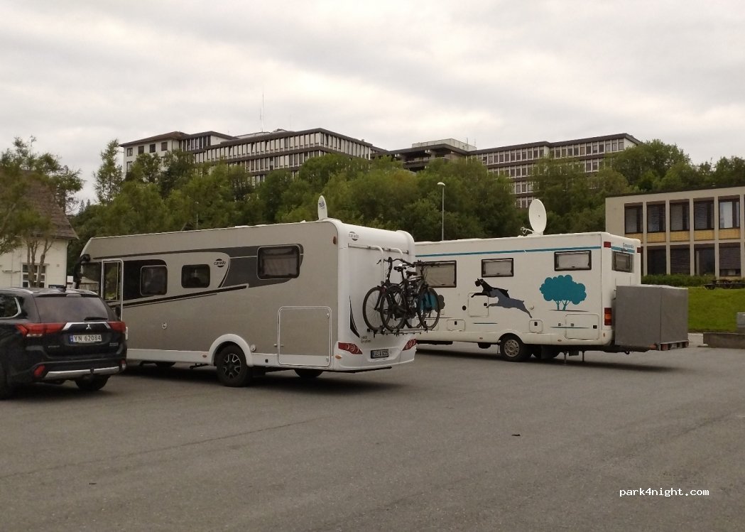 (8517) Narvik - 8 Brugata — foto