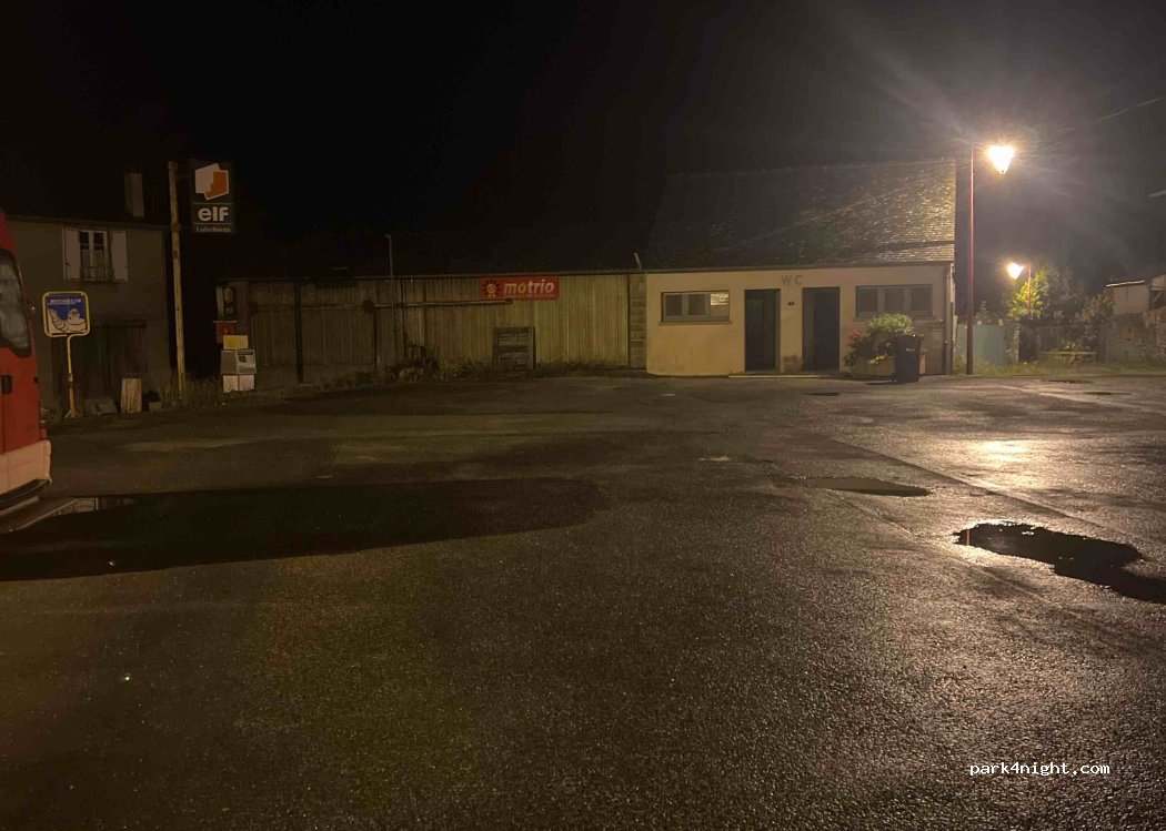 (23160) Crozant - 16 Rue Armand Guillaumin — foto