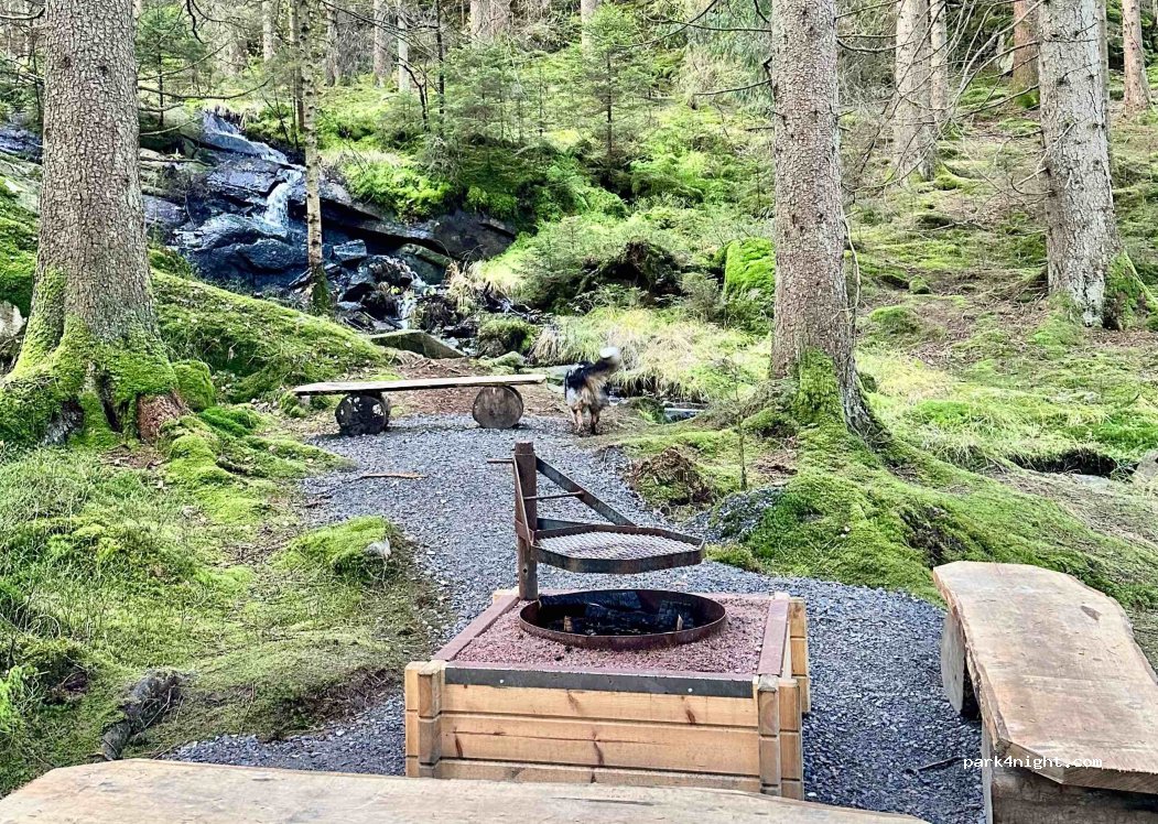 (437 91) Lindome - 10 Hällesåkersvägen — foto