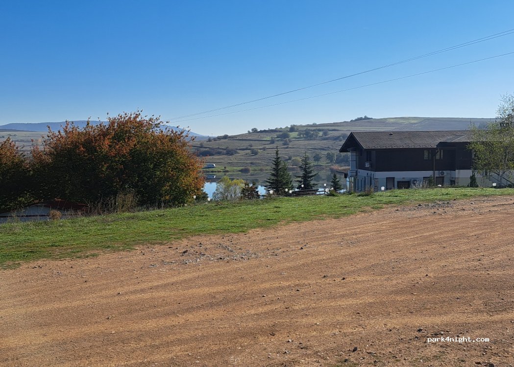 (2360) Breznik - Unnamed Road — foto