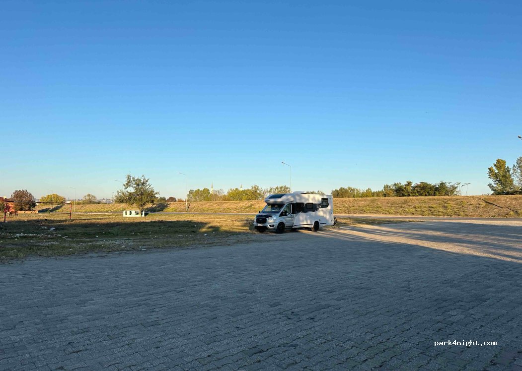 (22020) Edirne Merkez - 142 Büyük Zincirlikuyu Sokak — foto