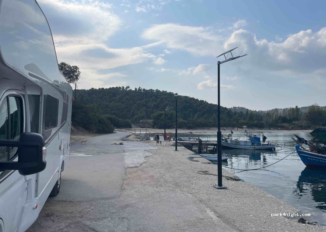 (630 85) Paliouri - Unnamed Road — foto