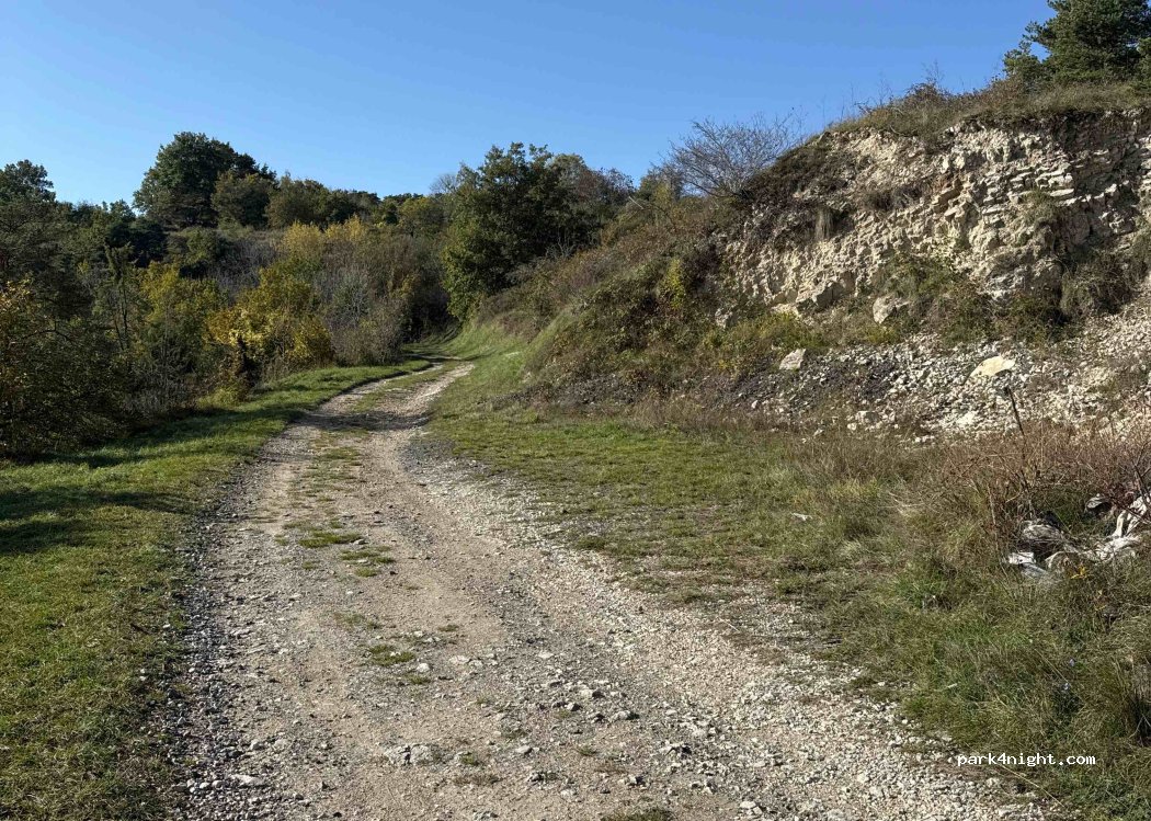 (63320) Saint-Floret - Unnamed Road — foto 2