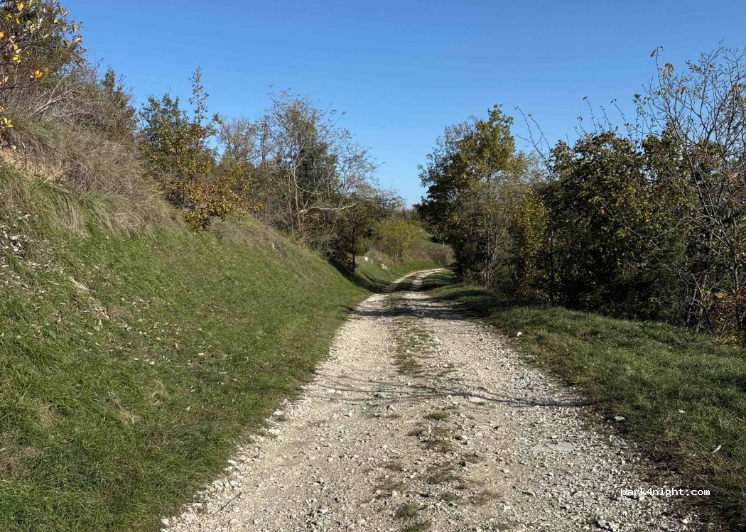 (63320) Saint-Floret - Unnamed Road — foto 4