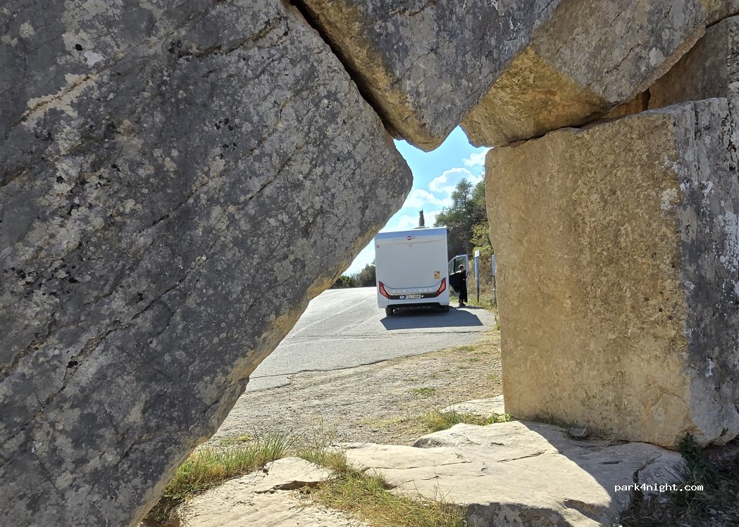 (240 02) Mavrommati - Unnamed Road — foto