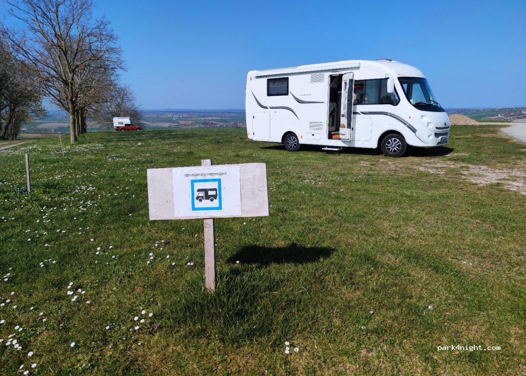 (03140) Charroux - 23 Rue de la Marche — foto