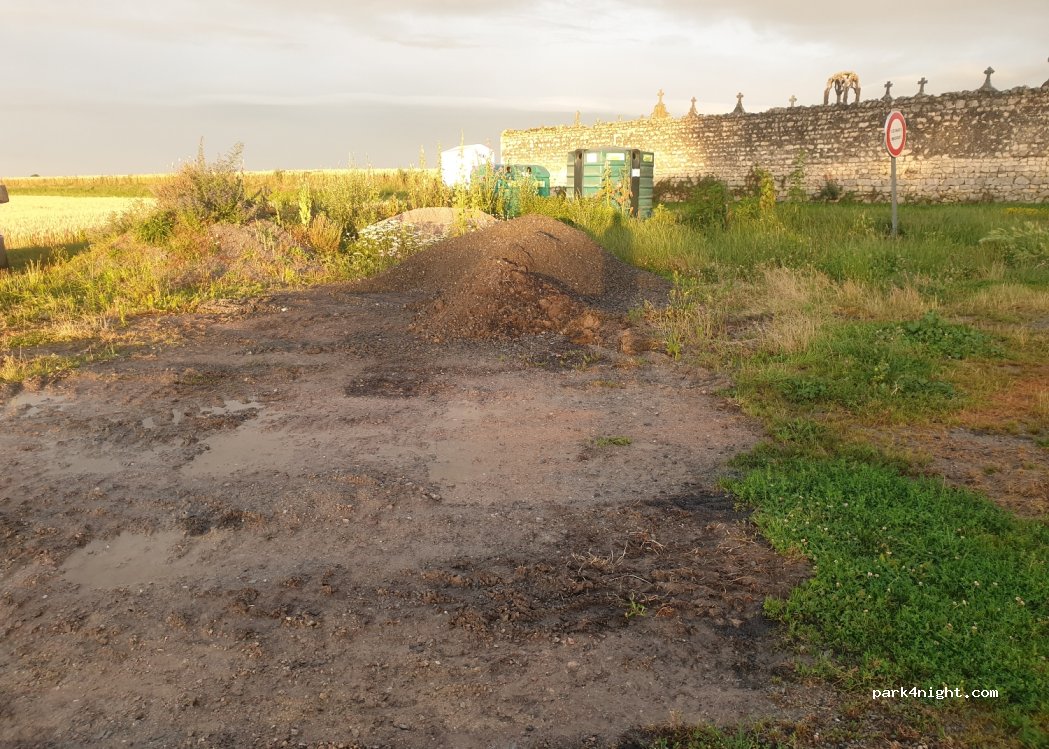 (03140) Charroux - 23 Rue de la Marche — foto 4