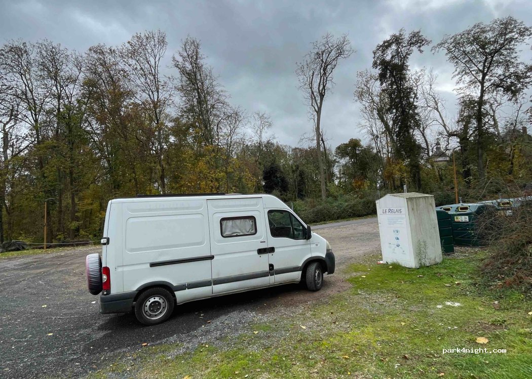 (03000) Bressolles - 5 Place de l'Église — foto