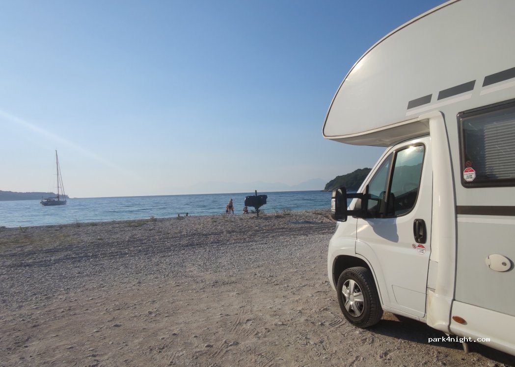 Parking Avlaki Beach — foto 3